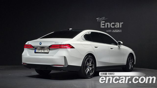 BMW 5 Series (G60) 530i xDrive 2024 — фото 2