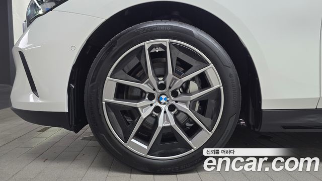 BMW 5 Series (G60) 530i xDrive 2024 — фото 5