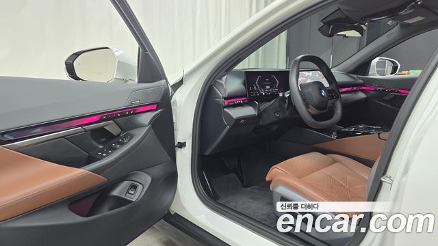 BMW 5 Series (G60) 530i xDrive 2024 — фото 10