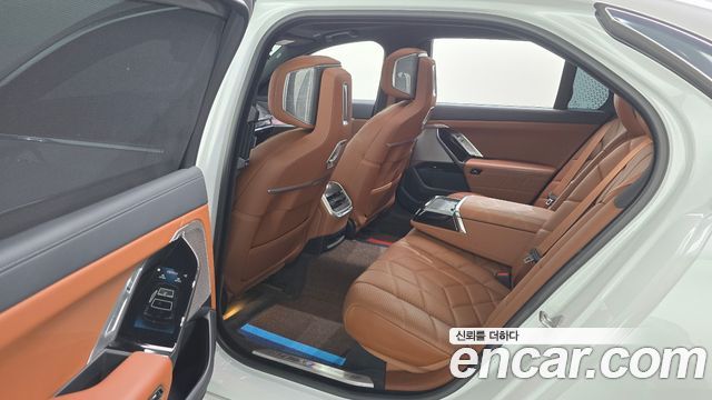 BMW 7 Series (G70) 740d xDrive M Sport 2024 — фото 18