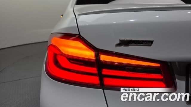 BMW 5 Series (G30) M550d xDrive 2018 — фото 23