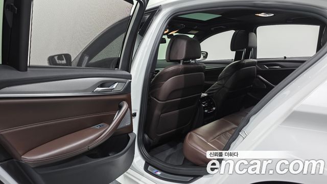 BMW 5 Series (G30) M550d xDrive 2018 — фото 31