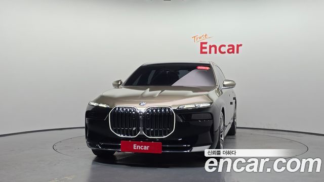BMW 7 Series (G70) 740i sDrive Design Pure Excellence 2023 — фото 3