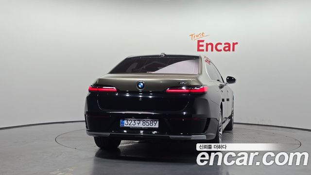 BMW 7 Series (G70) 740i sDrive Design Pure Excellence 2023 — фото 4