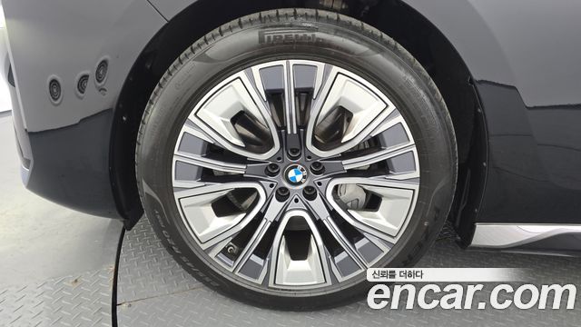 BMW 7 Series (G70) 740i sDrive Design Pure Excellence 2023 — фото 5