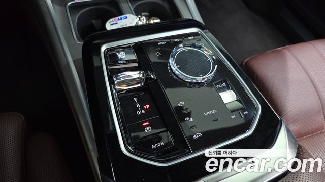 BMW 7 Series (G70) 740i sDrive Design Pure Excellence 2023 — фото 9