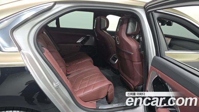 BMW 7 Series (G70) 740i sDrive Design Pure Excellence 2023 — фото 11