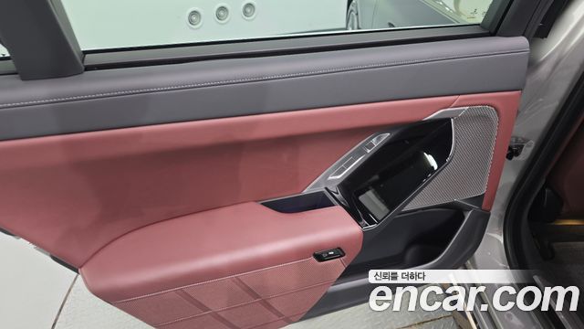 BMW 7 Series (G70) 740i sDrive Design Pure Excellence 2023 — фото 25