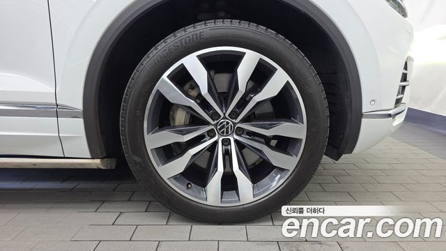 Volkswagen Touareg (III) 4.0 TDI Prestige 2021 — фото 27