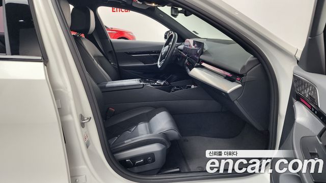 BMW 5 Series (G60) 530e M Sport 2024 — фото 32
