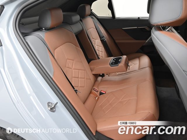 BMW 5 Series (G60) 530i xDrive M Sport 2024 — фото 16
