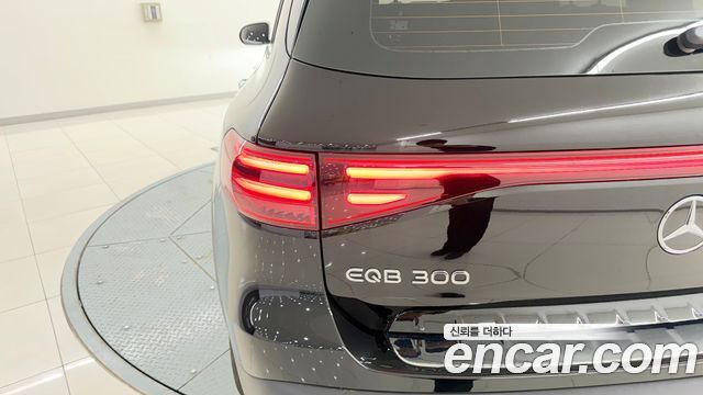Mercedes-Benz EQB (X243) EQB300 4MATIC AMG Line 2026 — фото 15
