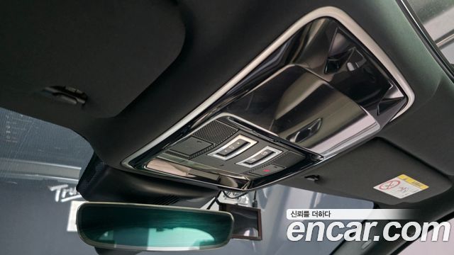Land Rover Range Rover Velar 3.0 D300 R-Dynamic HSE 2019 — фото 35