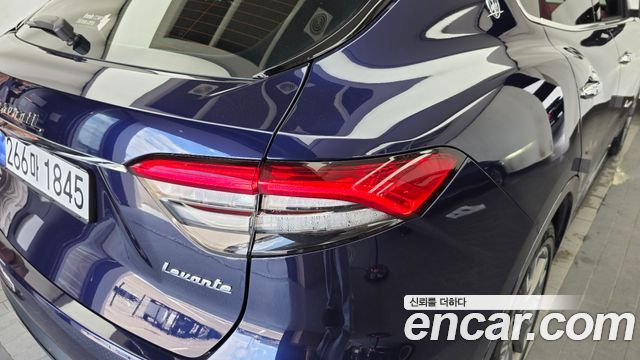 Maserati Levante 3.0 AWD 2019 — фото 23