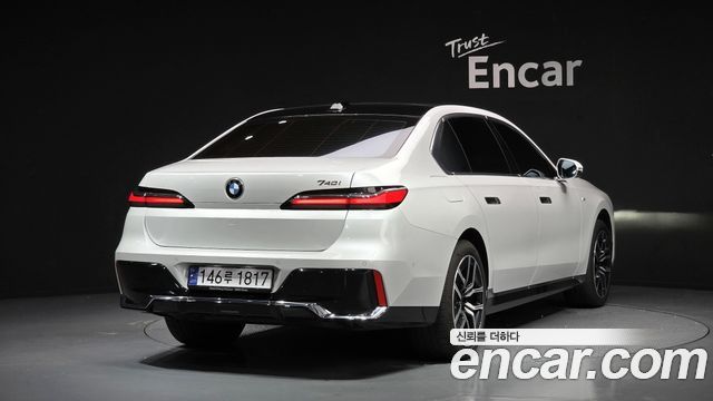 BMW 7 Series (G70) 740i sDrive M Sport 2023 — фото 2
