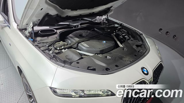 BMW 7 Series (G70) 740i sDrive M Sport 2023 — фото 6