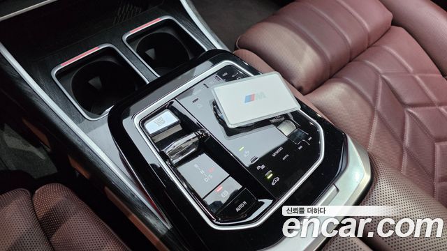 BMW 7 Series (G70) 740i sDrive M Sport 2023 — фото 9