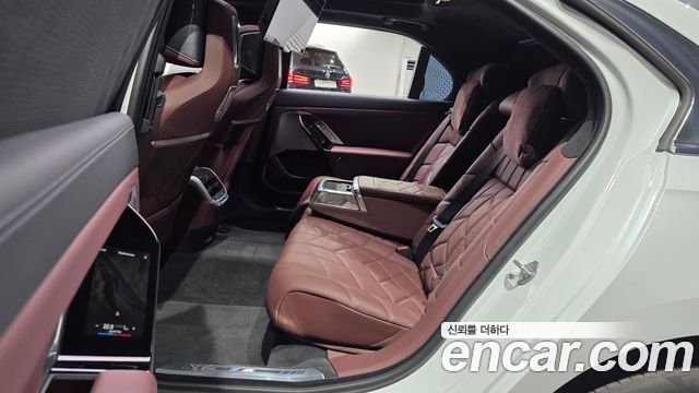 BMW 7 Series (G70) 740i sDrive M Sport 2023 — фото 15
