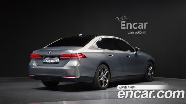 BMW 5 Series (G60) 520i 2025 — фото 2
