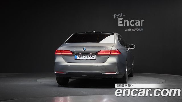 BMW 5 Series (G60) 520i 2025 — фото 4