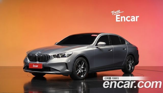 BMW 5 Series (G60) 520i 2025 — фото 1