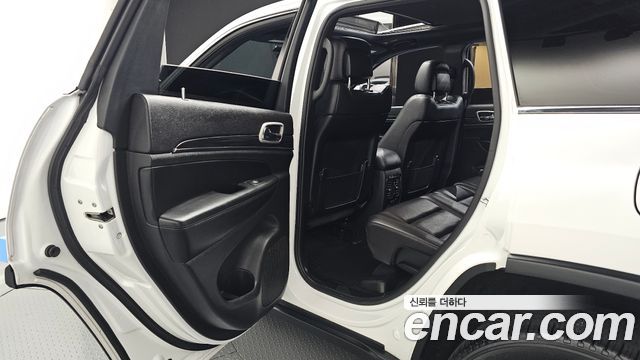 Jeep Grand Cherokee 3.6 Limited WK2 2021 — фото 12