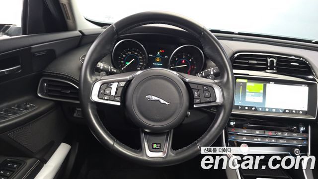 Jaguar XE 20d R-Sport 2017 — фото 13