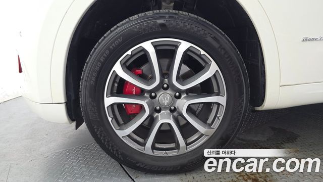 Maserati Levante 3.0 Diesel AWD GranLusso 2018 — фото 5