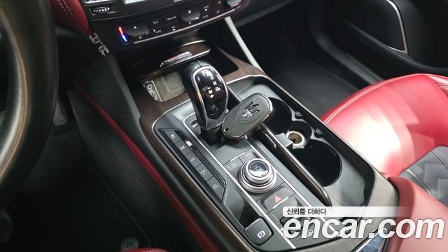 Maserati Levante 3.0 Diesel AWD GranLusso 2018 — фото 9