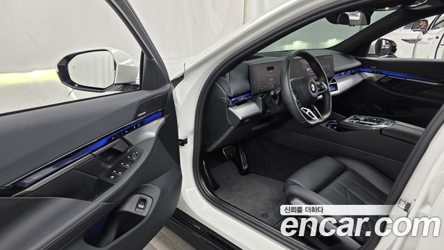 BMW 5 Series (G60) 520i Special Edition 2025 — фото 10