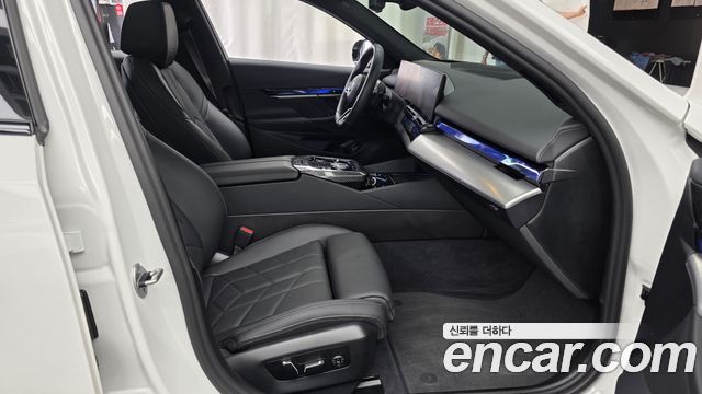 BMW 5 Series (G60) 520i Special Edition 2025 — фото 26