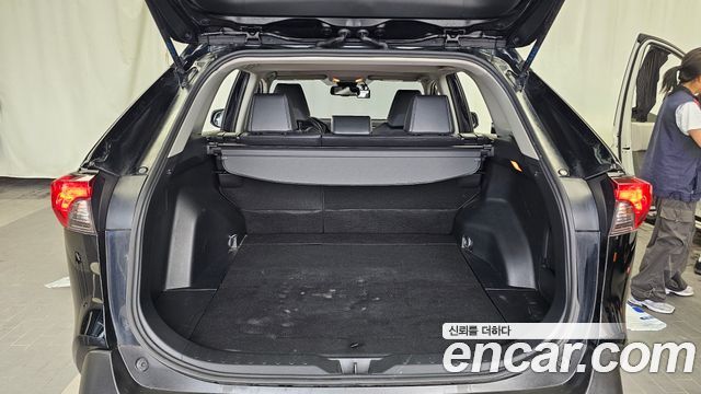 Toyota RAV4 (V) 2.5 2WD 2019 — фото 24