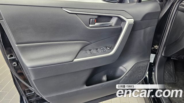 Toyota RAV4 (V) 2.5 2WD 2019 — фото 30