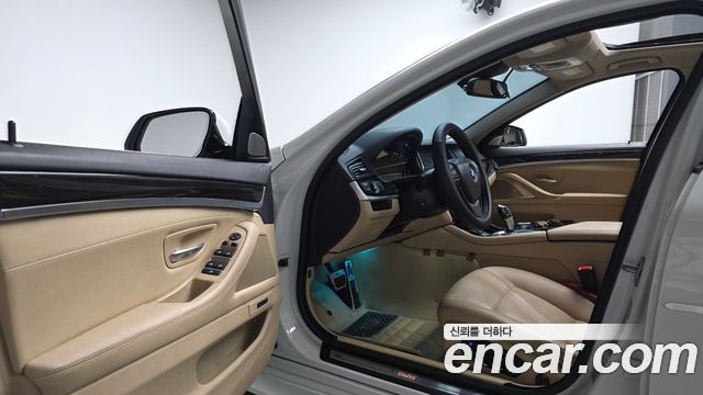 BMW 5 Series (F10) 520d Luxury 2014 — фото 10