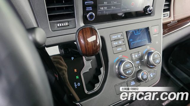 Toyota Sienna 3.5 AWD 2018 — фото 9
