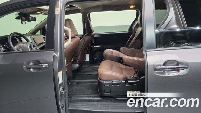 Toyota Sienna 3.5 AWD 2018 — фото 12