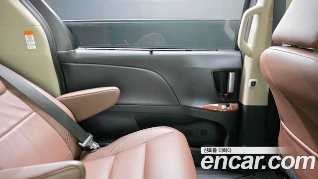 Toyota Sienna 3.5 AWD 2018 — фото 25