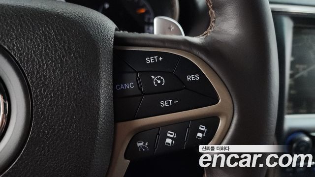 Jeep Grand Cherokee 3.0 Diesel Overland Summit WK2 2015 — фото 15