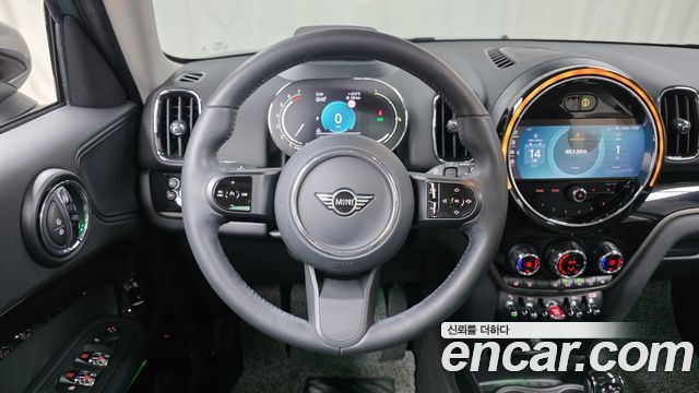 MINI Cooper Countryman Classic Plus Launch Pack 2nd Gen 2023 — фото 13