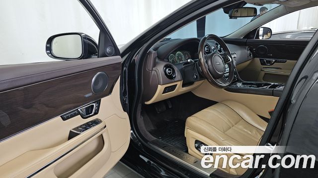 Jaguar XJ 3.0D Premium Luxury LWB X351 2016 — фото 10