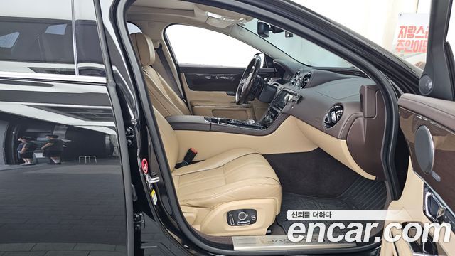 Jaguar XJ 3.0D Premium Luxury LWB X351 2016 — фото 11
