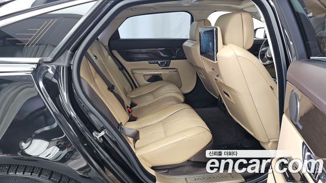 Jaguar XJ 3.0D Premium Luxury LWB X351 2016 — фото 12