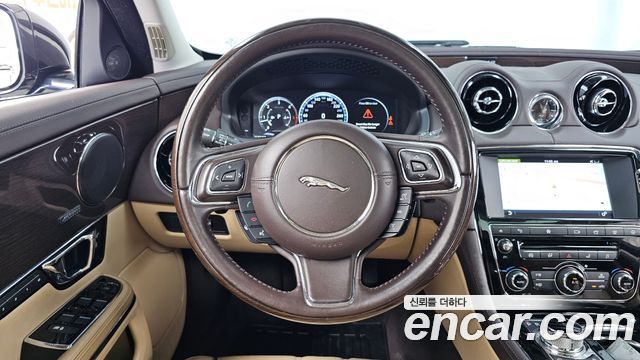 Jaguar XJ 3.0D Premium Luxury LWB X351 2016 — фото 13