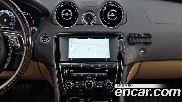 Jaguar XJ 3.0D Premium Luxury LWB X351 2016 — фото 14