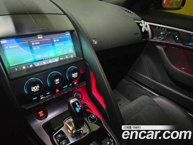 Jaguar F-TYPE P300 Convertible X152 2023 — фото 10