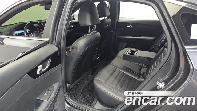 Kia K3 (II) 1.6 Turbo GT 5Door Signature 2023 — фото 12