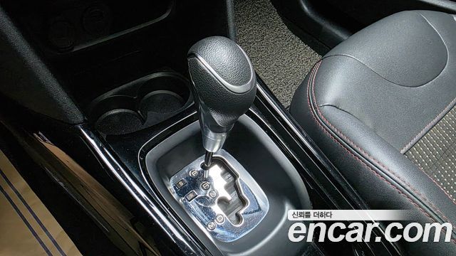 Peugeot 2008 1.5 BlueHDi GT Line 2019 — фото 9