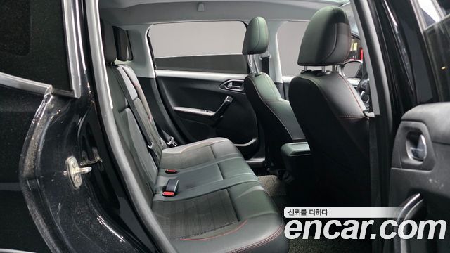 Peugeot 2008 1.5 BlueHDi GT Line 2019 — фото 11