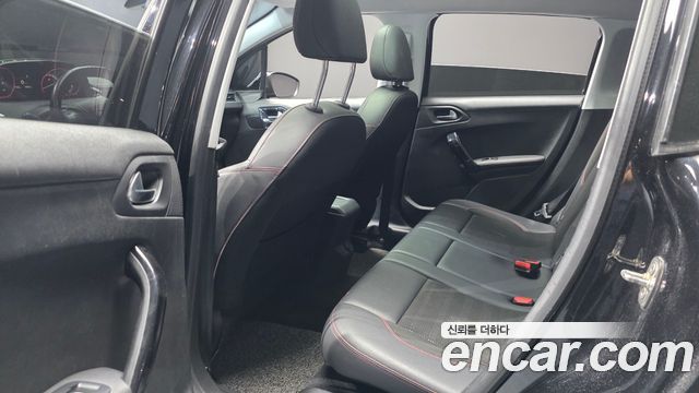 Peugeot 2008 1.5 BlueHDi GT Line 2019 — фото 12