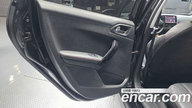 Peugeot 2008 1.5 BlueHDi GT Line 2019 — фото 25